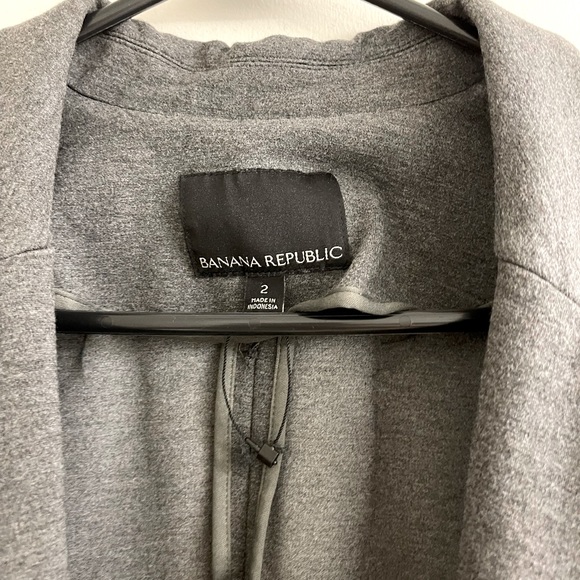 Lightly worn Banana Republic blazer! - Picture 2 of 3
